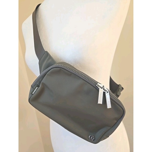 lululemon athletica Handbags - Lululemon Everywhere Adjustable Belt Bag 1L NWOT ONE SIZE Double Zip Top Gray